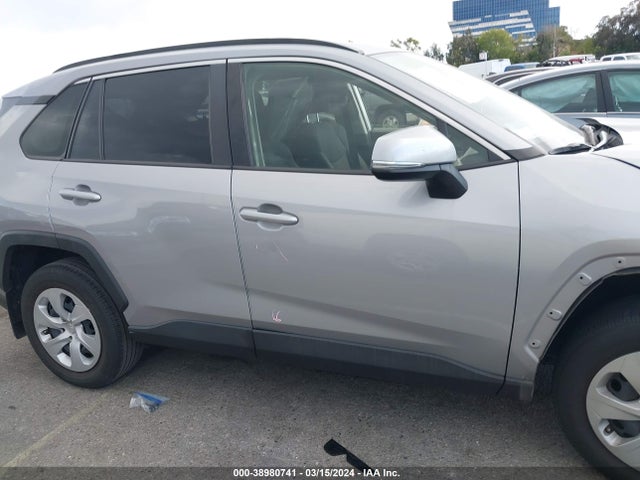 Toyota RAV4 LE 2021 JTMK1RFV9MD069698 Image 13