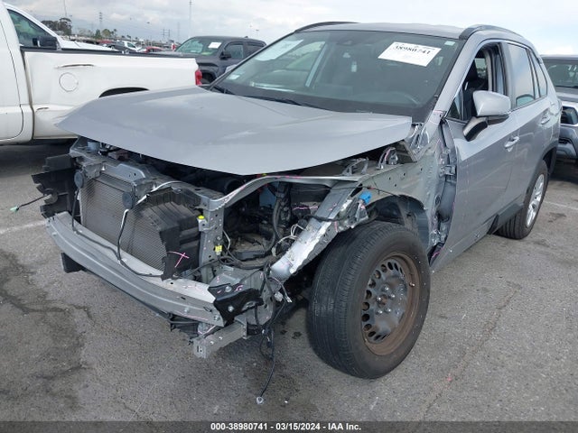 Toyota RAV4 LE 2021 JTMK1RFV9MD069698 Image 2