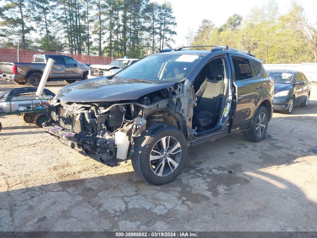Toyota Rav4 Xle 2018 JTMWFREV4JJ186123 Image 2