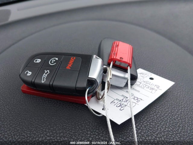 2C3CCARG0KH667700 Chrysler 300 Touring L Awd
