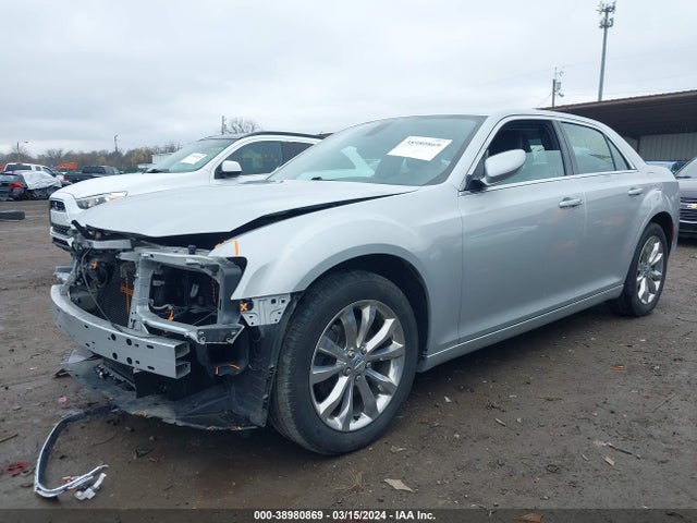 2C3CCARG0KH667700 Chrysler 300 Touring L Awd