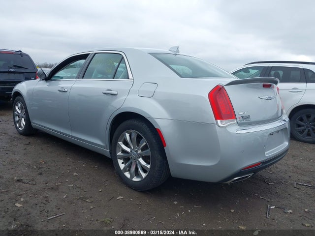 2C3CCARG0KH667700 Chrysler 300 Touring L Awd