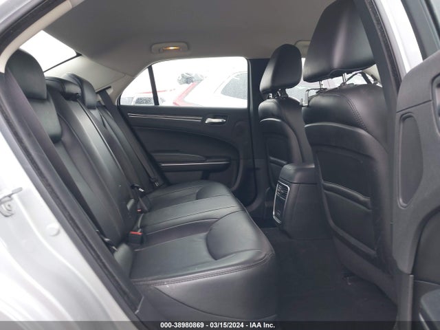 2C3CCARG0KH667700 Chrysler 300 Touring L Awd