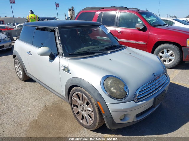 2010 MINI COOPER WMWMF3C51ATZ22623 Photo 0