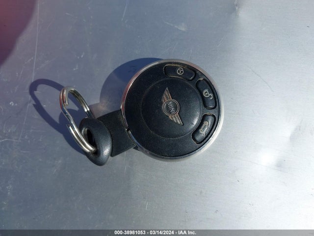 2010 MINI COOPER WMWMF3C51ATZ22623 Photo 10