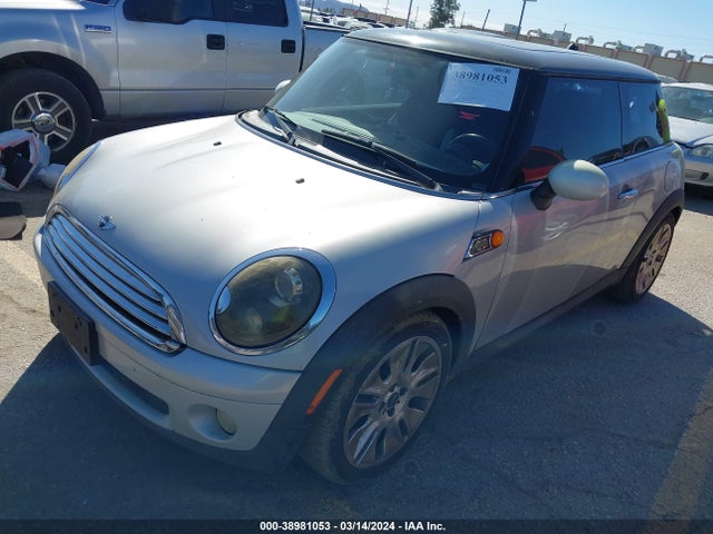 2010 MINI COOPER WMWMF3C51ATZ22623 Photo 1