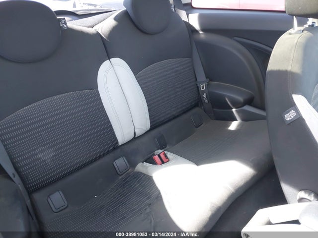 2010 MINI COOPER WMWMF3C51ATZ22623 Photo 7