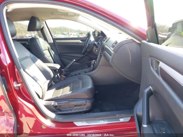 1VWAA7A38JC029150 Volkswagen Passat 2.0t R-line/2.0t S