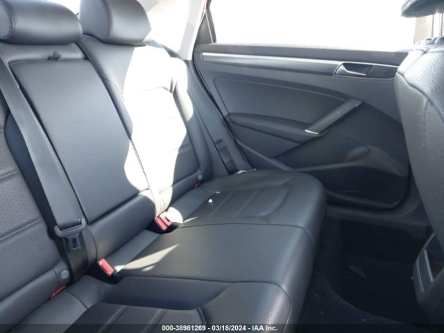 1VWAA7A38JC029150 Volkswagen Passat 2.0t R-line/2.0t S