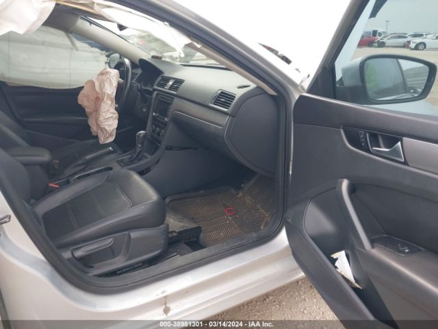 1VWBS7A35EC034832 Volkswagen Passat 1.8t Se