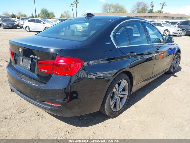 BMW 330e Iperformance 2017 WBA8E1C38HA158623 Image 4