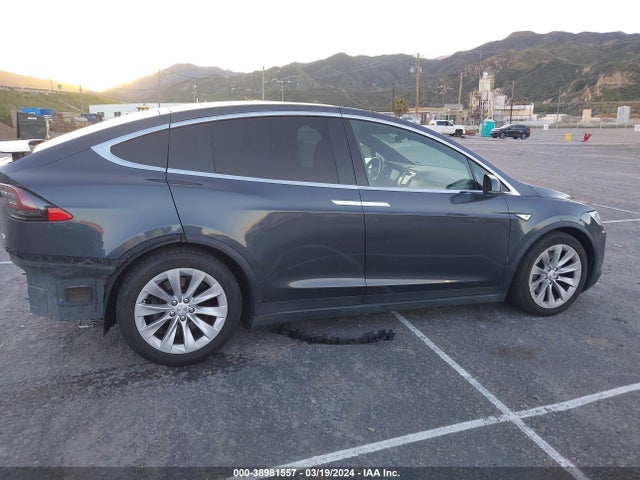 Tesla Model X 60d/70d/75d/90d 2016 5YJXCAE23GF002830 Image 14