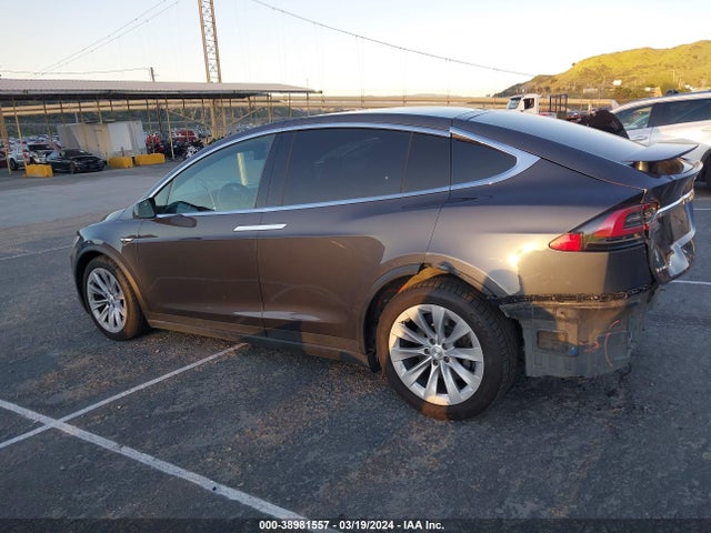 Tesla Model X 60d/70d/75d/90d 2016 5YJXCAE23GF002830 Image 15