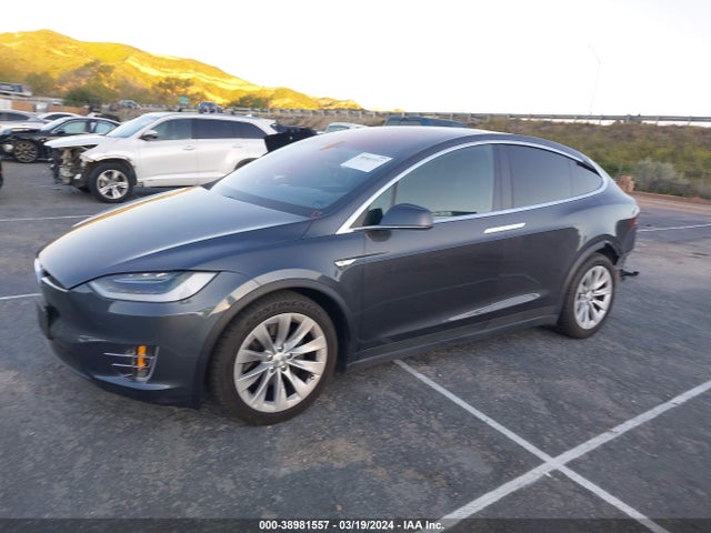 Tesla Model X 60d/70d/75d/90d 2016 5YJXCAE23GF002830 Image 2