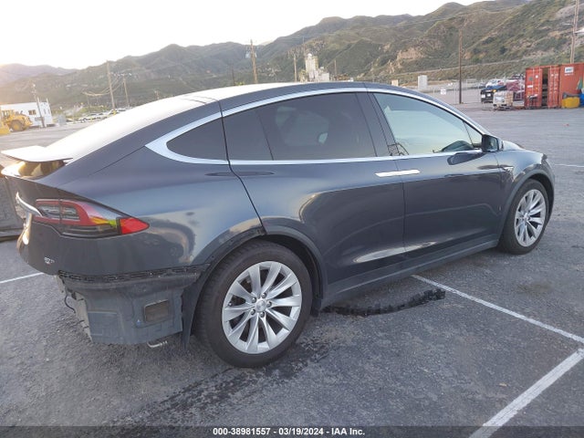 Tesla Model X 60d/70d/75d/90d 2016 5YJXCAE23GF002830 Image 4