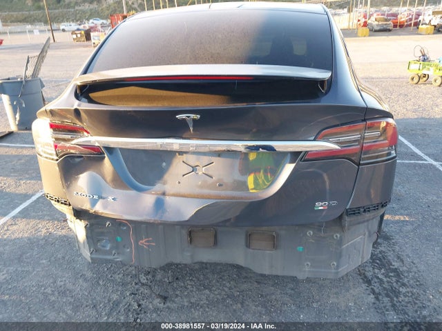 Tesla Model X 60d/70d/75d/90d 2016 5YJXCAE23GF002830 Image 6