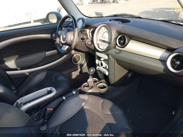 2009 MINI COOPER CLUBMAN WMWML33509TN68534 Photo 4