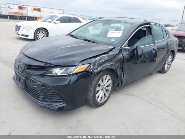 Toyota CAMRY LE 2019 4T1B11HK0KU834245 Image 2