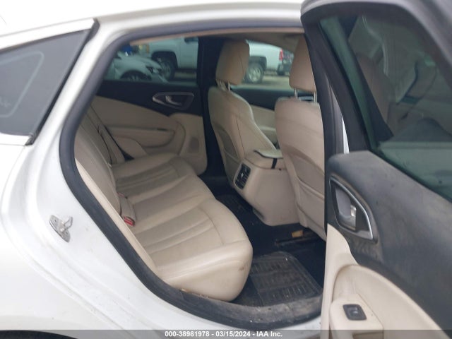 Chrysler 200 C 2015 1C3CCCCG0FN515451 Image 8