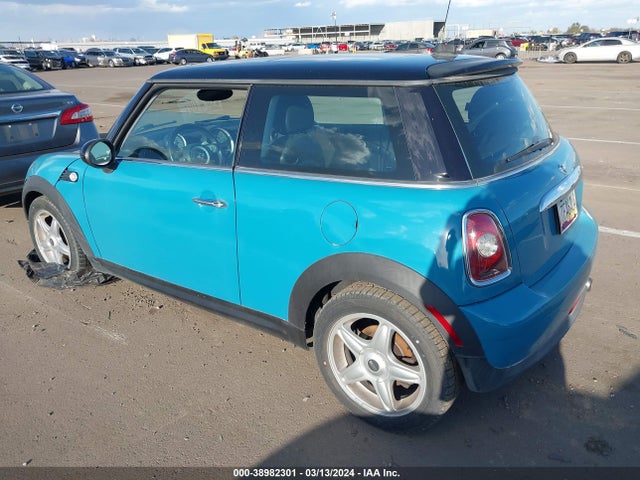 2007 MINI COOPER WMWMF33587TT59207 Photo 2