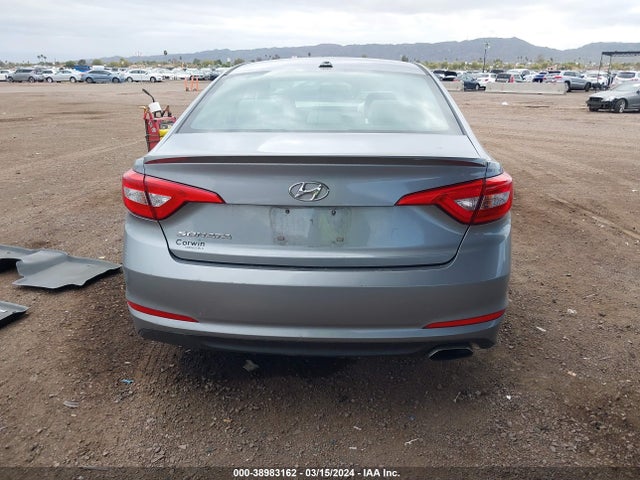 Hyundai SONATA SE 2015 5NPE24AF0FH121570 Image 17