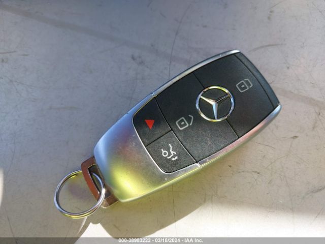 WDD3G4EB3KW000610 Mercedes-Benz A 220