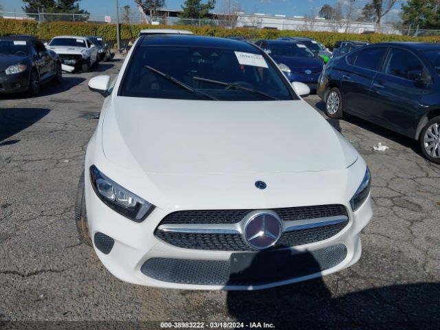 WDD3G4EB3KW000610 Mercedes-Benz A 220