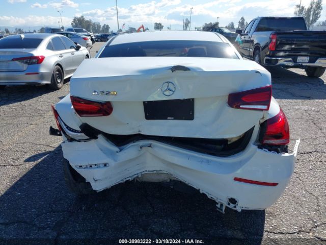 WDD3G4EB3KW000610 Mercedes-Benz A 220