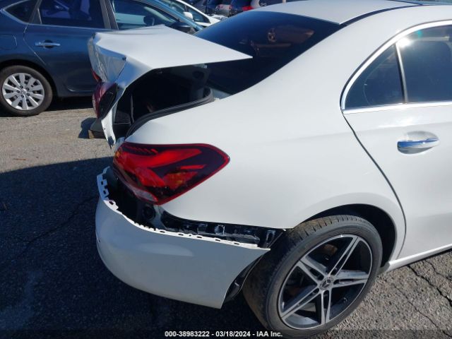 WDD3G4EB3KW000610 Mercedes-Benz A 220