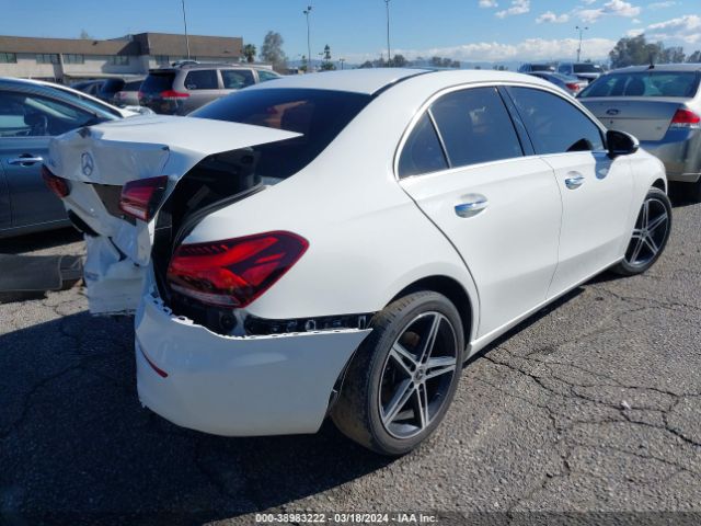 WDD3G4EB3KW000610 Mercedes-Benz A 220