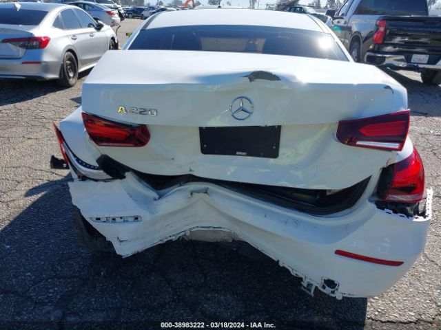 WDD3G4EB3KW000610 Mercedes-Benz A 220