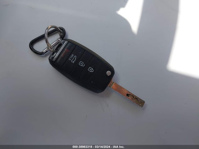 KIA Optima Lx 2018 5XXGT4L38JG182209 Image 11