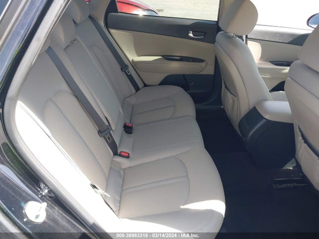 KIA Optima Lx 2018 5XXGT4L38JG182209 Image 8