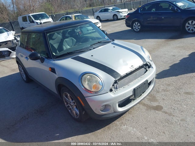 2011 MINI COOPER WMWSU3C55BTX96541 Photo 0