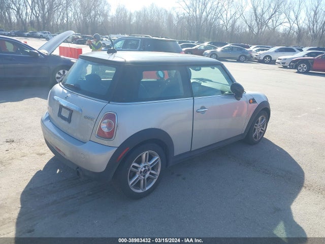 2011 MINI COOPER WMWSU3C55BTX96541 Photo 3