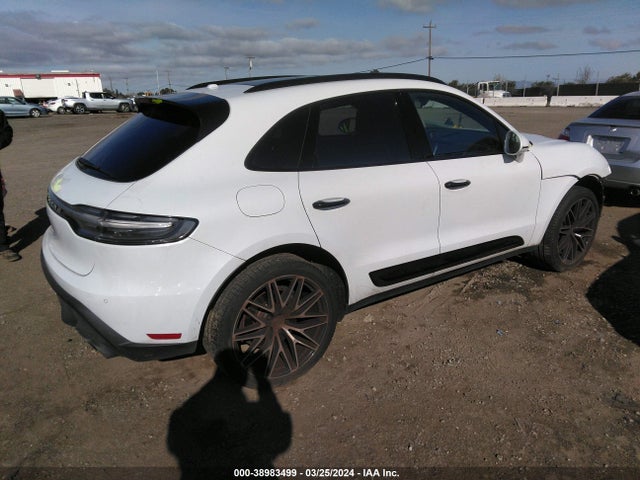 2022 PORSCHE MACAN WP1AA2A58NLB10337 Photo 3