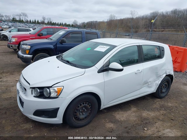 Chevrolet Sonic Ls Auto 2016 1G1JA6SHXG4174757 Image 2