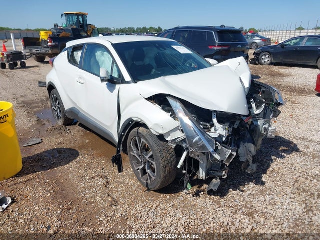 Toyota C-HR XLE 2018 NMTKHMBX9JR012860 головне зображення