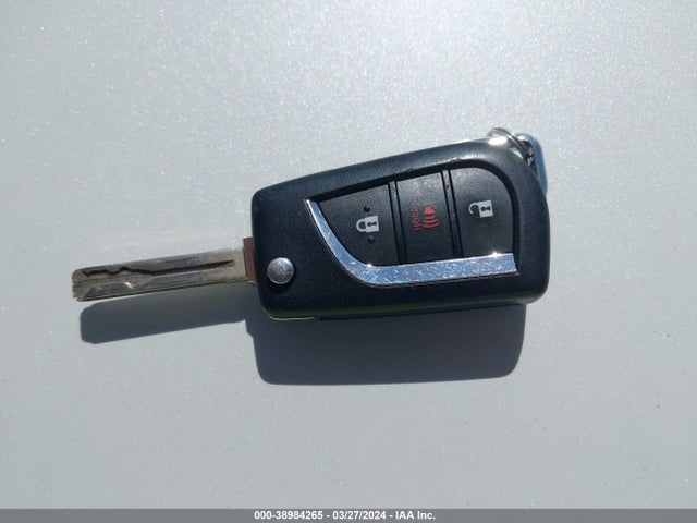 Toyota C-HR XLE 2018 NMTKHMBX9JR012860 Image 11