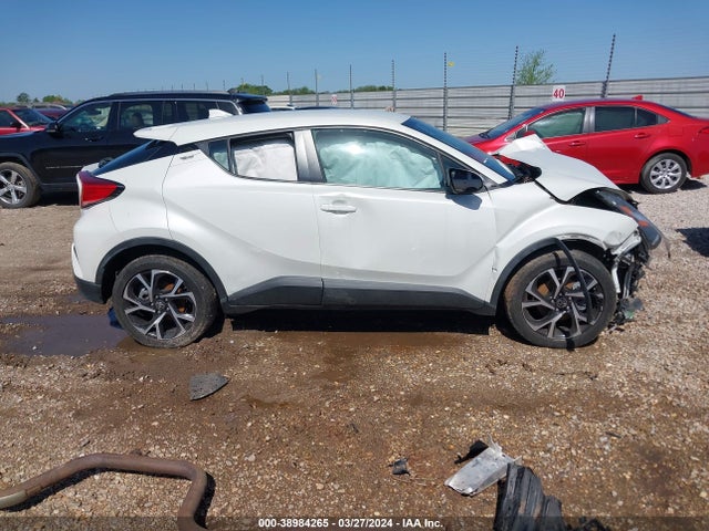 Toyota C-HR XLE 2018 NMTKHMBX9JR012860 Image 13