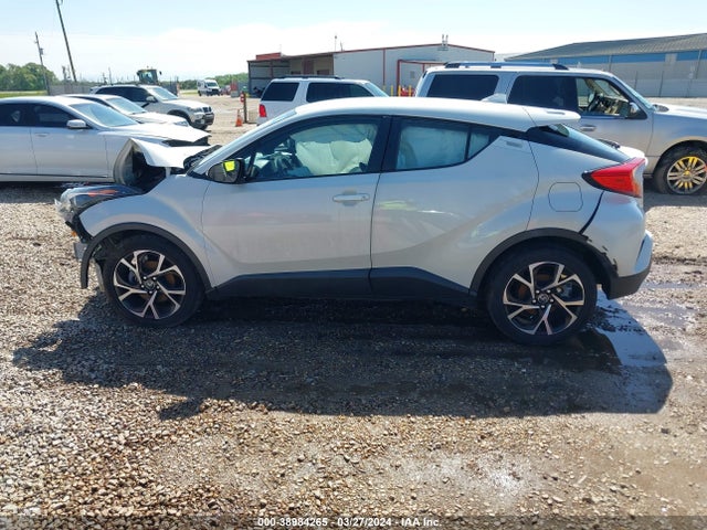 Toyota C-HR XLE 2018 NMTKHMBX9JR012860 Image 14
