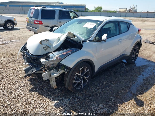 Toyota C-HR XLE 2018 NMTKHMBX9JR012860 Image 2