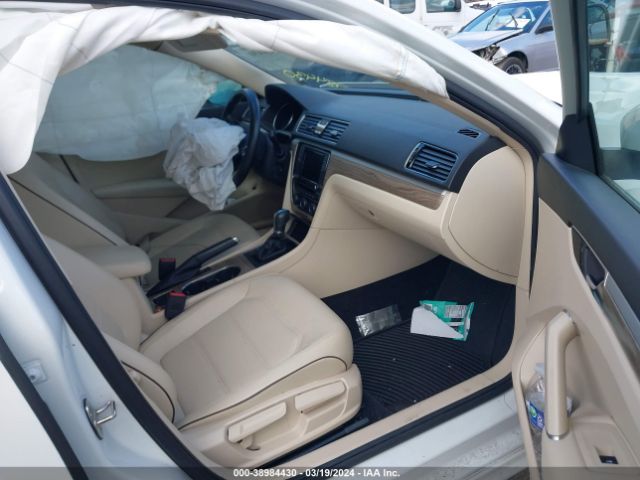 1VWBA7A31JC022416 Volkswagen Passat 2.0t Se