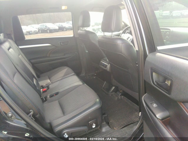 Toyota Highlander Le Plus 2019 5TDBZRFH4KS936073 Image 8