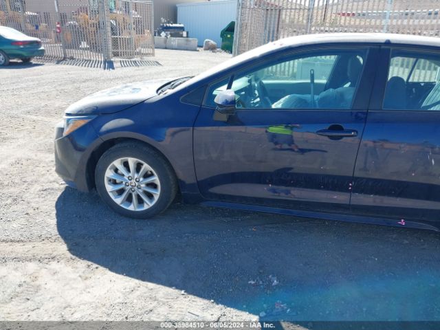 5YFHPMAE4NP381428 Toyota COROLLA LE
