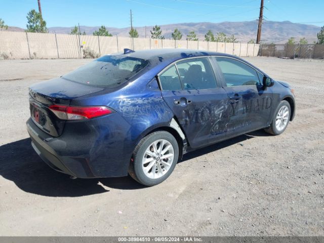 5YFHPMAE4NP381428 Toyota COROLLA LE
