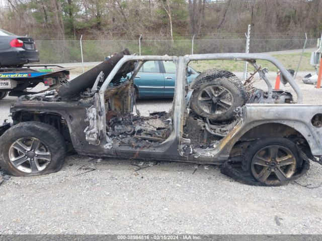 1C4HJXEN9LW121592 Jeep Wrangler Unlimited Sahara