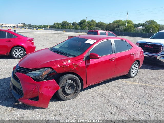 Toyota COROLLA LE 2018 5YFBURHE1JP741816 Image 2