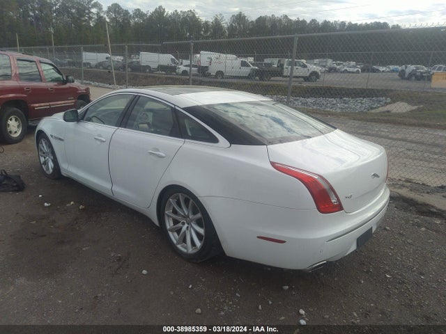 2011 JAGUAR XJ SAJWA1CB2BLV08130 Photo 2