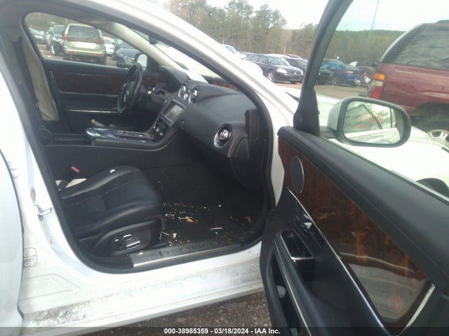 2011 JAGUAR XJ SAJWA1CB2BLV08130 Photo 4